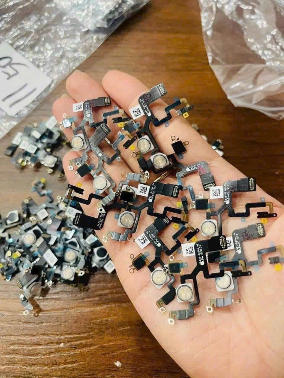 Cáp đèn flash iPhone 11